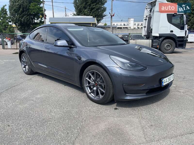 Седан Tesla Model 3 2023 в Киеве