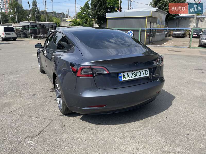 Седан Tesla Model 3 2023 в Киеве