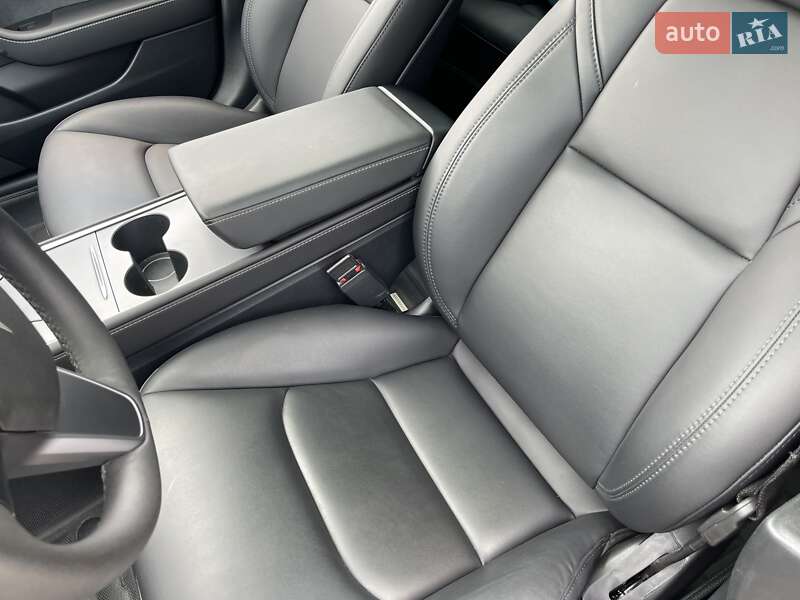 Седан Tesla Model 3 2023 в Киеве