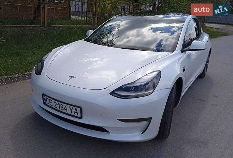 Седан Tesla Model 3 2022 в Львове