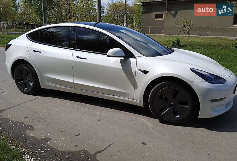 Седан Tesla Model 3 2022 в Львове