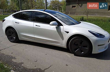 Седан Tesla Model 3 2022 в 