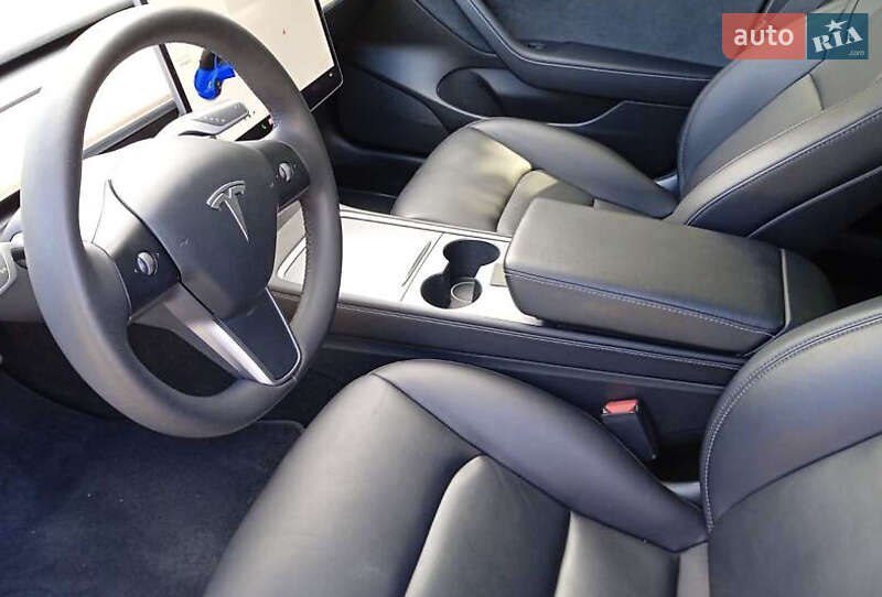 Седан Tesla Model 3 2022 в Львове