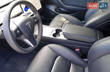 Седан Tesla Model 3 2022 в 