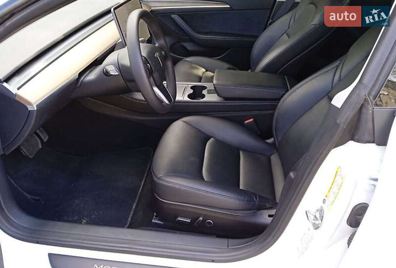 Седан Tesla Model 3 2022 в Львове