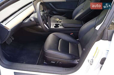 Седан Tesla Model 3 2022 в 