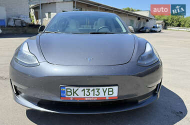 Седан Tesla Model 3 2023 в 