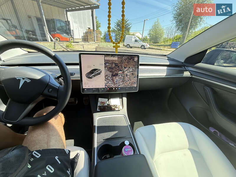 Седан Tesla Model 3 2023 в Ровно