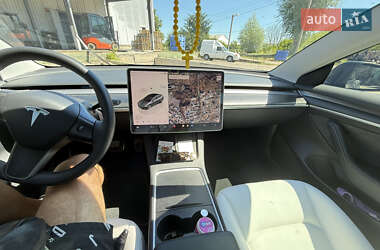 Седан Tesla Model 3 2023 в 