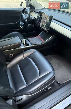 Седан Tesla Model 3 2018 в 