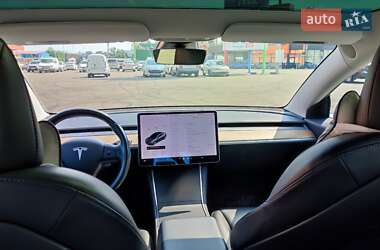 Седан Tesla Model 3 2019 в 