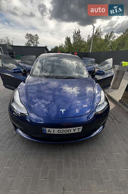 Седан Tesla Model 3 2022 в 