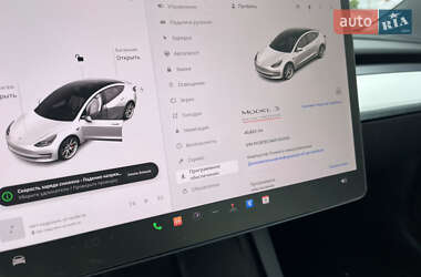 Седан Tesla Model 3 2021 в 