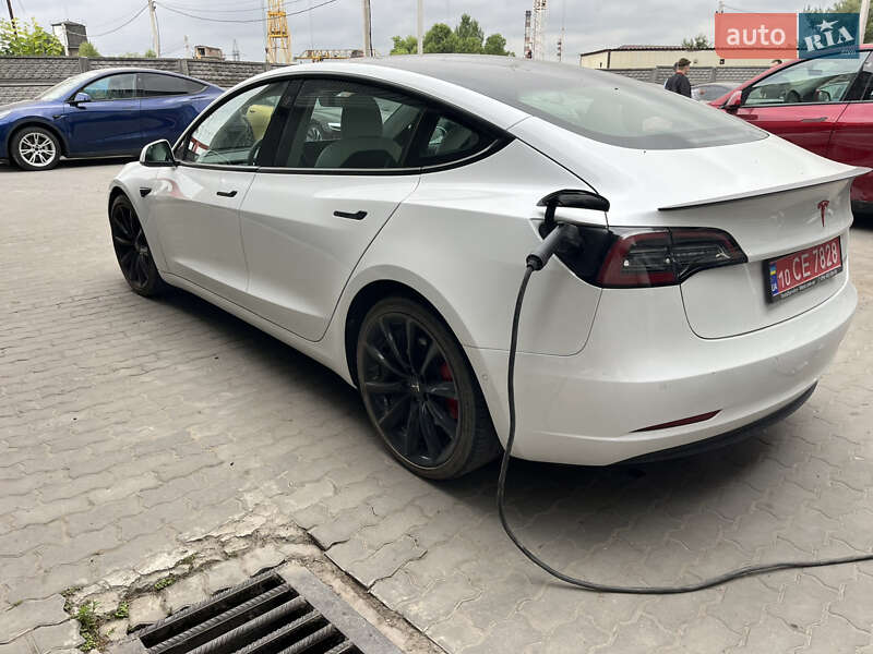 Седан Tesla Model 3 2021 в Львове