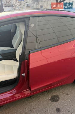 Седан Tesla Model 3 2022 в 