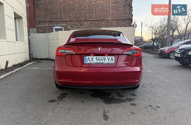 Седан Tesla Model 3 2022 в 