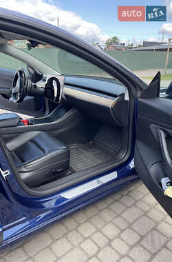 Седан Tesla Model 3 2018 в Львове