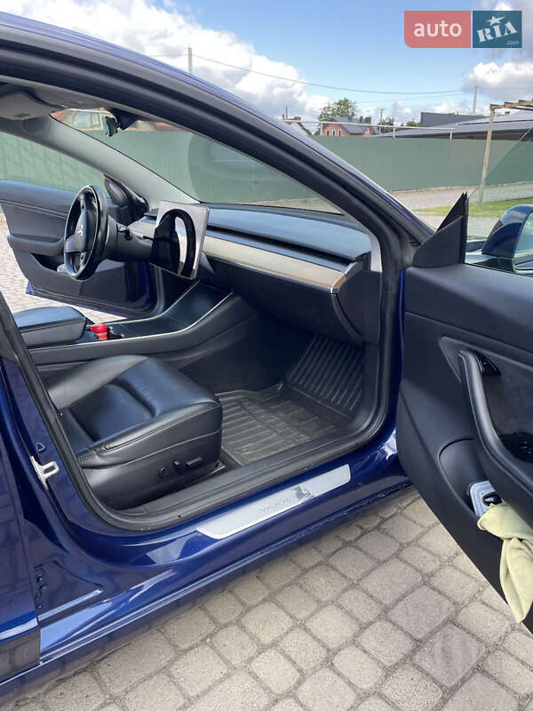 Седан Tesla Model 3 2018 в 
