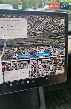 Седан Tesla Model 3 2022 в 