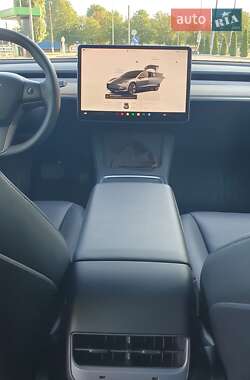 Седан Tesla Model 3 2022 в 