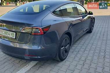 Седан Tesla Model 3 2022 в 