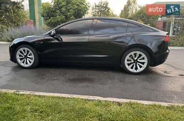 Седан Tesla Model 3 2022 в 