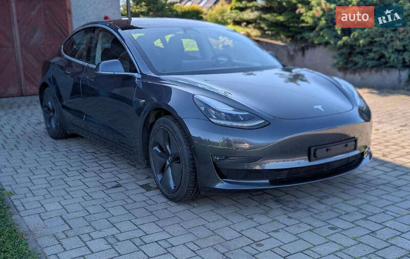 Седан Tesla Model 3 2019 в Львове