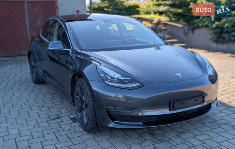 Седан Tesla Model 3 2019 в Львове