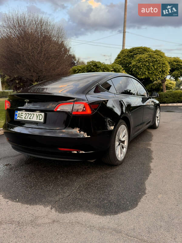 Седан Tesla Model 3 2022 в Дніпрі