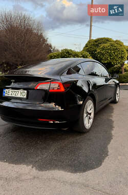 Седан Tesla Model 3 2022 в 