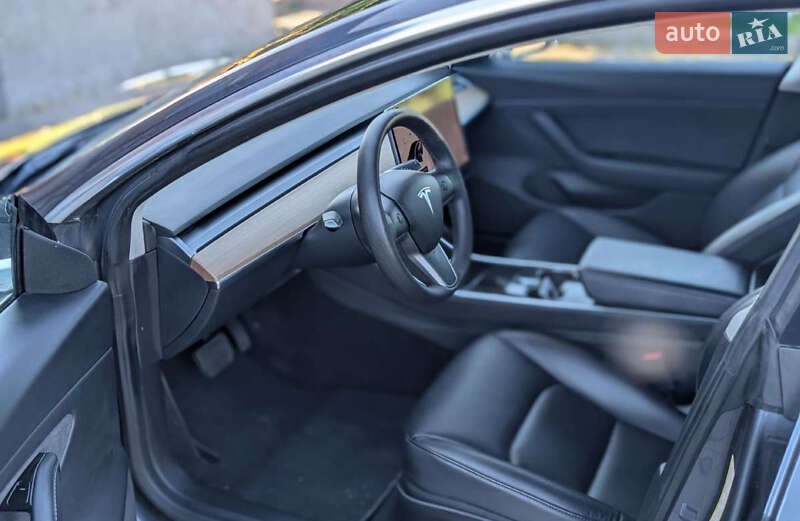 Седан Tesla Model 3 2019 в Львове