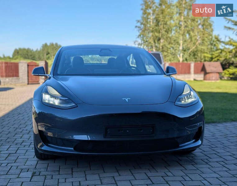 Седан Tesla Model 3 2019 в Львове