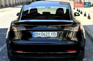 Седан Tesla Model 3 2022 в 
