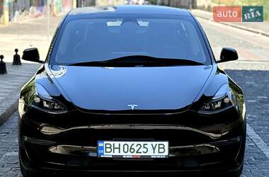 Седан Tesla Model 3 2022 в 