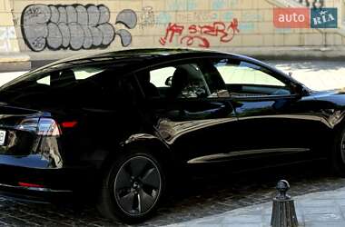 Седан Tesla Model 3 2022 в 