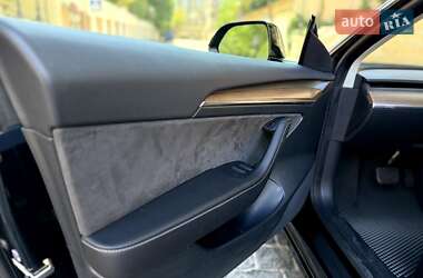 Седан Tesla Model 3 2022 в 