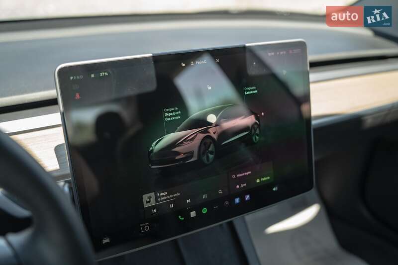 Седан Tesla Model 3 2022 в Черновцах