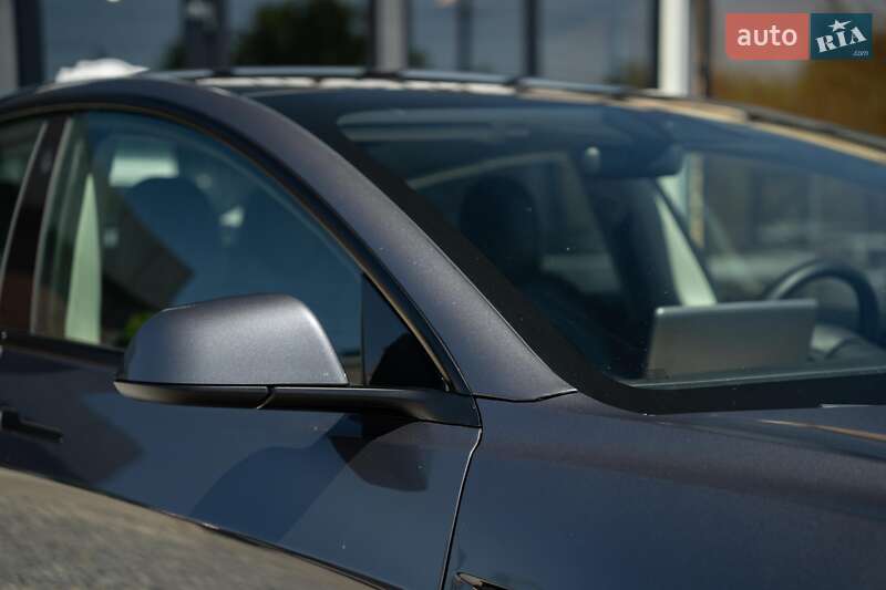 Седан Tesla Model 3 2022 в Черновцах