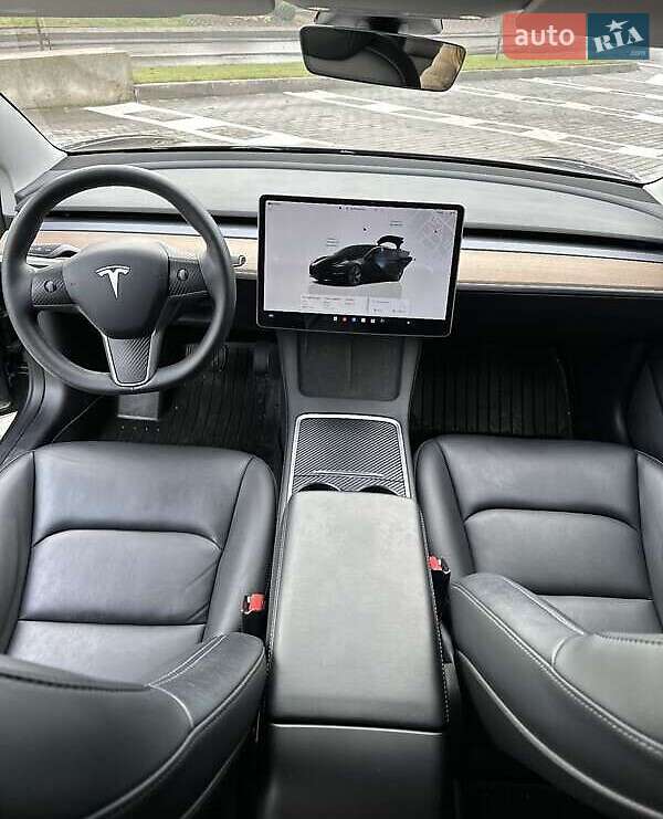 Седан Tesla Model 3 2022 в Львове