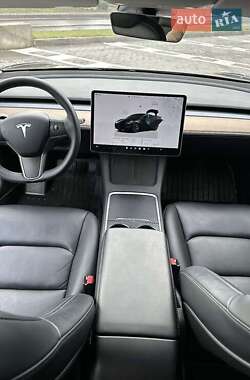 Седан Tesla Model 3 2022 в 