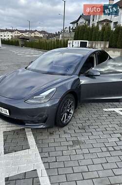 Седан Tesla Model 3 2022 в 