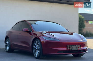 Седан Tesla Model 3 2024 в 