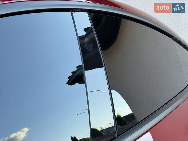 Седан Tesla Model 3 2024 в Виннице