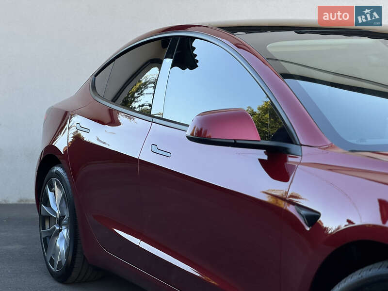 Седан Tesla Model 3 2024 в Виннице