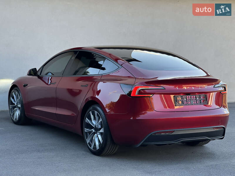 Седан Tesla Model 3 2024 в Виннице