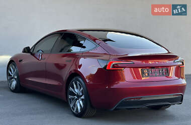 Седан Tesla Model 3 2024 в 
