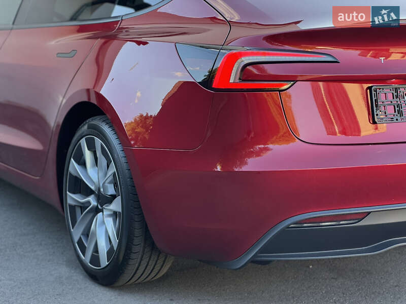 Седан Tesla Model 3 2024 в Виннице