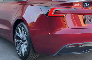 Седан Tesla Model 3 2024 в 