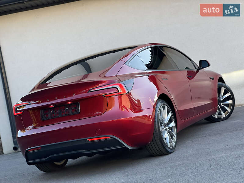 Седан Tesla Model 3 2024 в Виннице