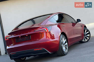 Седан Tesla Model 3 2024 в 